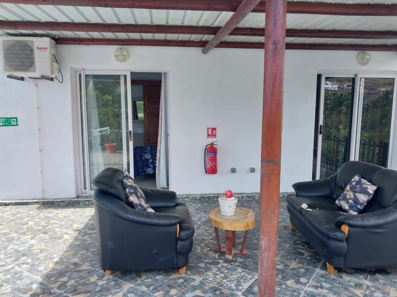 Poisson D'Or Guest House Port Mathurin Exterior foto